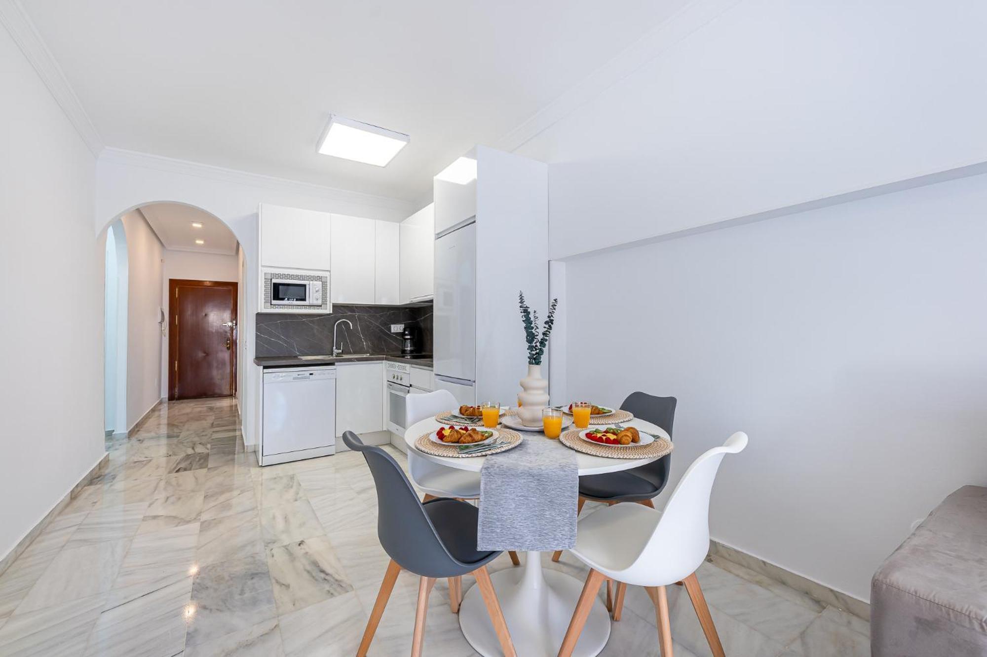797 Holiday Rentals - Apartamento En Pueblo Quinta A 1 Min De La Playa Benalmadena Luaran gambar