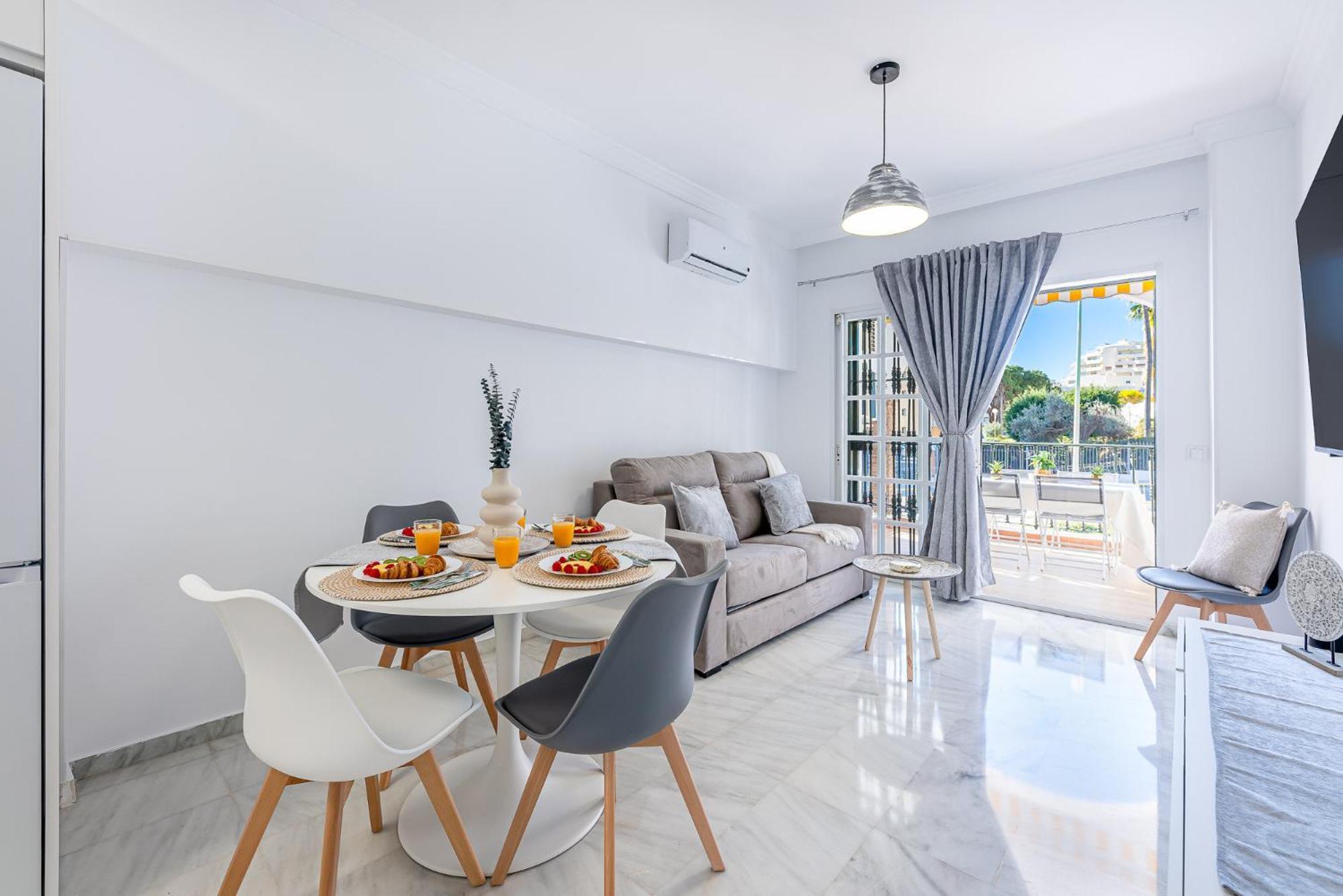 797 Holiday Rentals - Apartamento En Pueblo Quinta A 1 Min De La Playa Benalmadena Luaran gambar